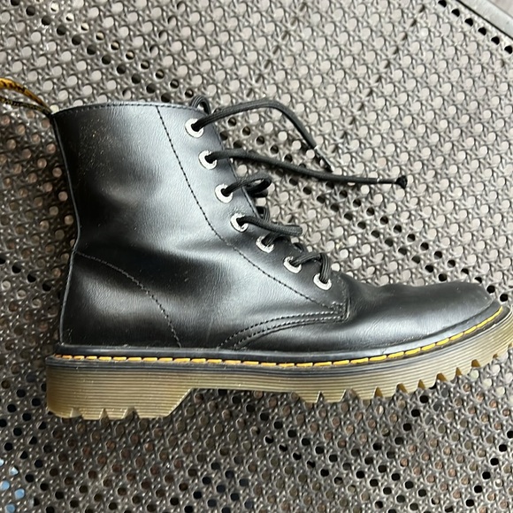 Dr Martens Boots size 8 - Picture 7 of 7